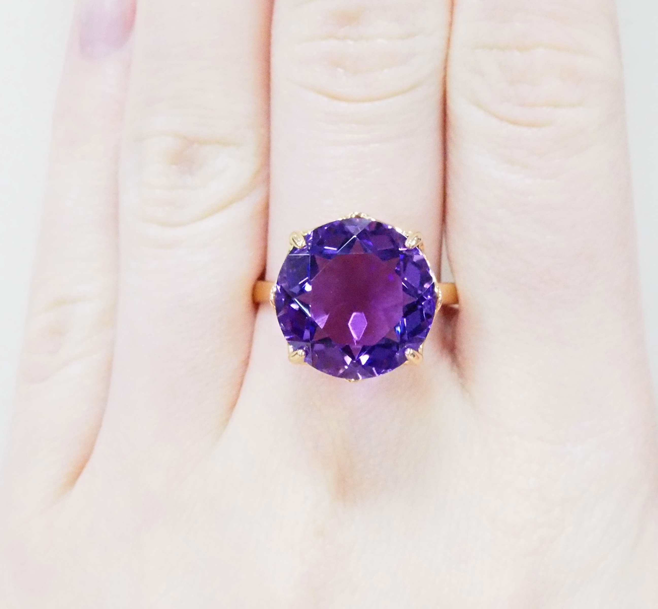 Серебряное кольцо 925 пробы; вставки 1 Аметист;
